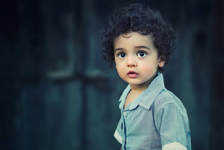 ছেলেদের রোমান্টিক নাম কালেক্ট করে নিন